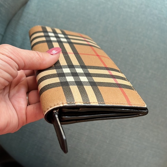 Burberry House Check Long Wallet Bifold EUC - Picture 8 of 11